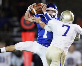 Dave Ungerer hauls in a pass