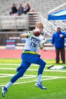 Ryan Gnoinsky makes a catch at the BFA Combine in Bellevue