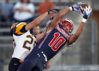 Darius Pati making one of his many acrobatic catches.