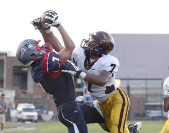 (Ridge Harmon with a catch against Moses Lake)