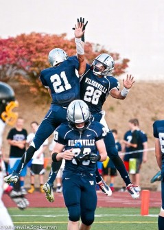 Shipley and Ragin with a high-five (Photo: Wilsonville Spokesman)