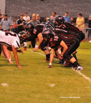 Mountain View O-Line (Photo: Mike Roberts)